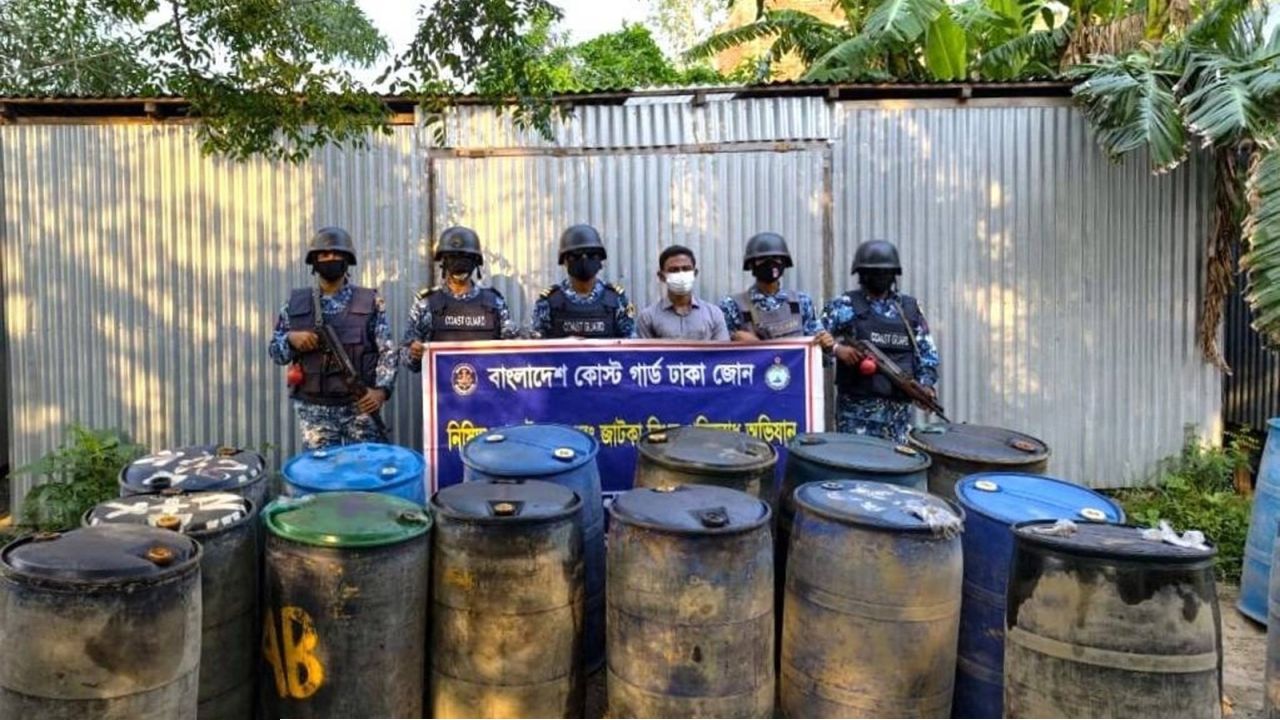 চাঁদপুরে জ্বালানি তেল জব্দ, ৪ জনের অর্থদন্ড