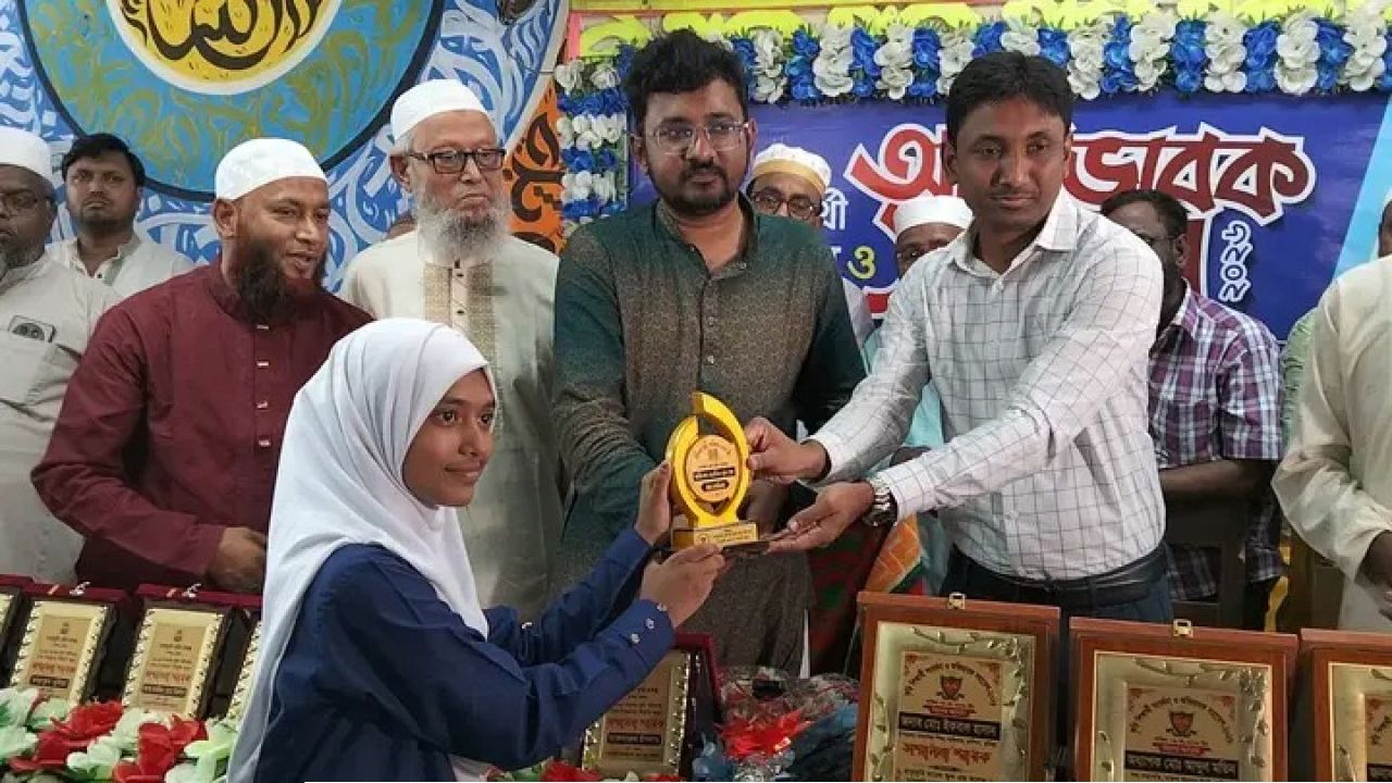 চান্দিনায় মাতৃভূমি মডেল স্কুল ও মাদ্রাসার কৃতি শিক্ষার্থী সংবর্ধনা অনুষ্ঠিত