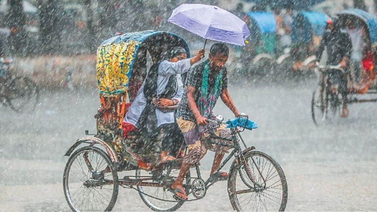  দেশজুড়ে বৃষ্টির আভাস, দুই বিভাগে ভারী বর্ষণের শঙ্কা