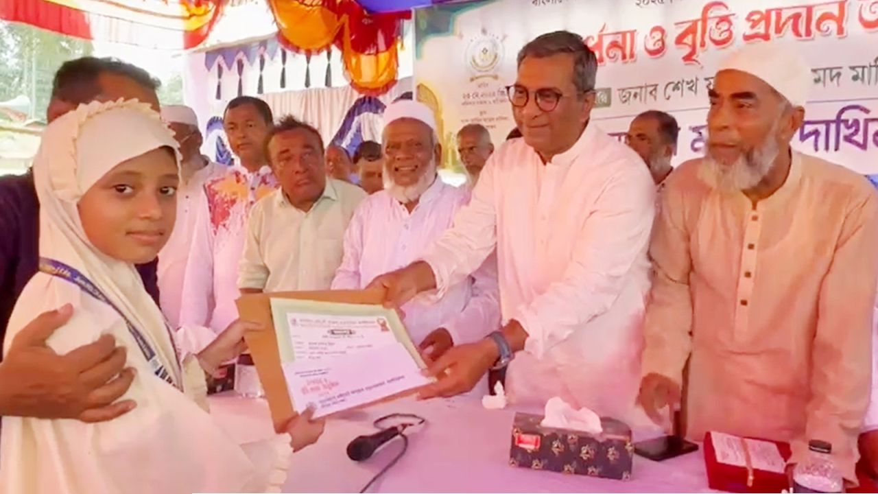 চাঁদপুরে দেড় শতাধিক মেধাবি শিক্ষার্থীকে সংর্বধনা ও বৃত্তি প্রদান