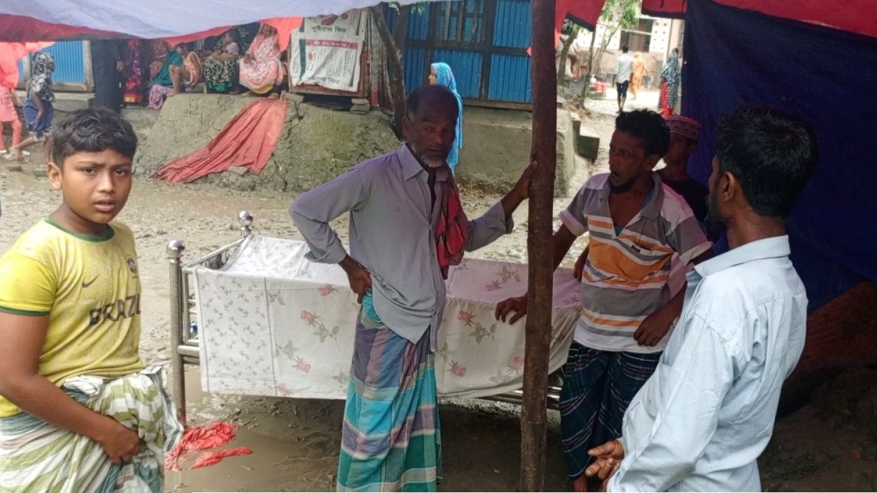 ফরিদগঞ্জে বজ্রপাতে কৃষক নুরনবীর মৃত্যু, রেখে গেলেন তিন মাসের কন্যাসন্তান