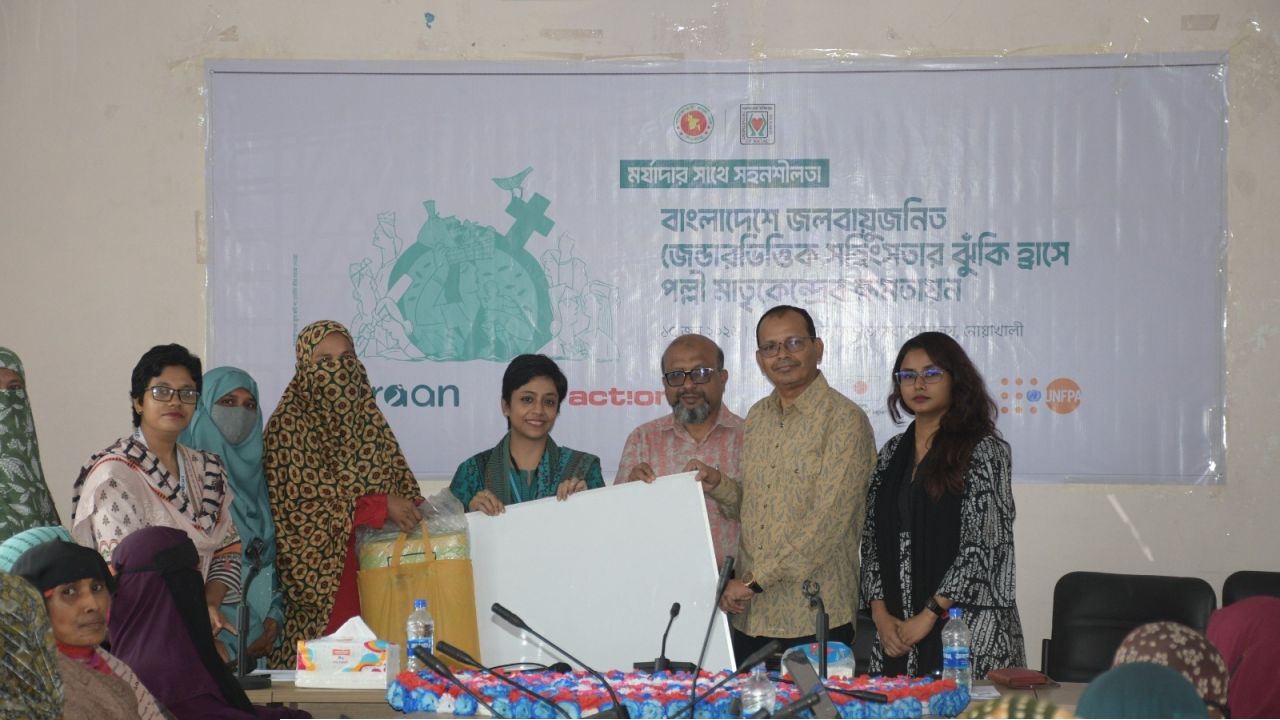পল্লী মাতৃকেন্দ্রকে কার্যকর ও স্বাবলম্বী করতে উপকরণ বিতরণ