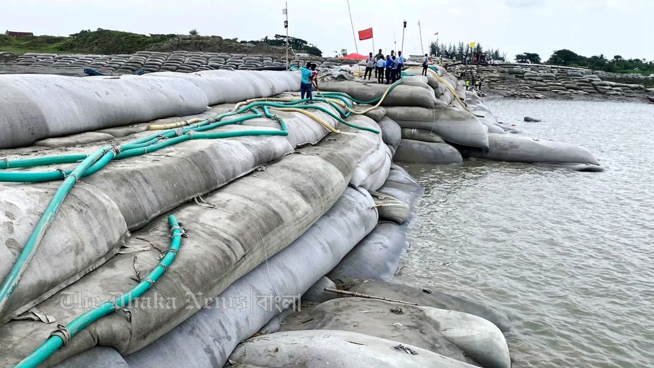 নোয়াখালীতে বামনী নদীতে ক্লোজার বাঁধের কাজ শেষ পর্যায়ে, উপকৃত হবেন ৯ লাখ মানুষ