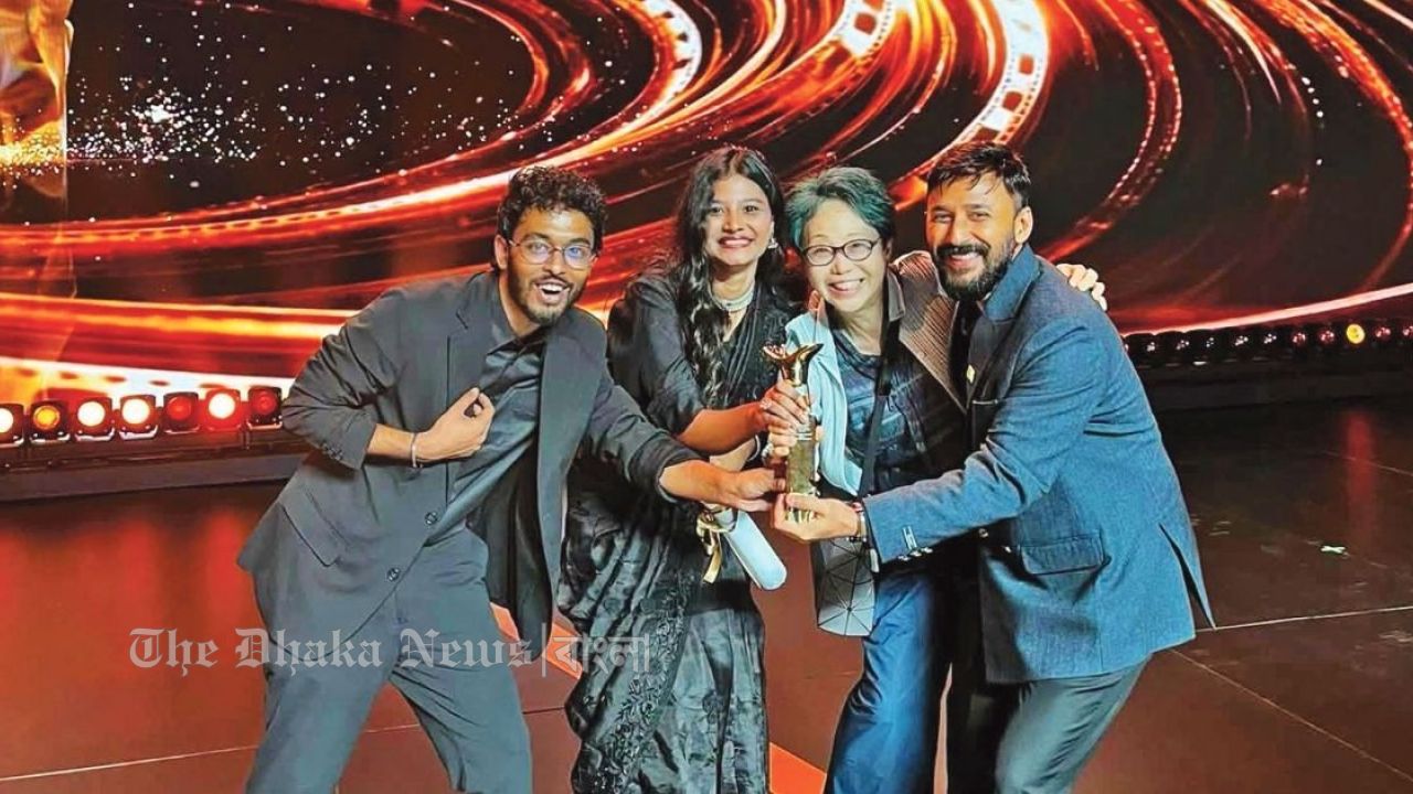 সাংহাই চলচ্চিত্র উৎসবে পুরস্কার জিতলেন নজরুল বিশ্ববিদ্যালয়ের শিক্ষার্থী
