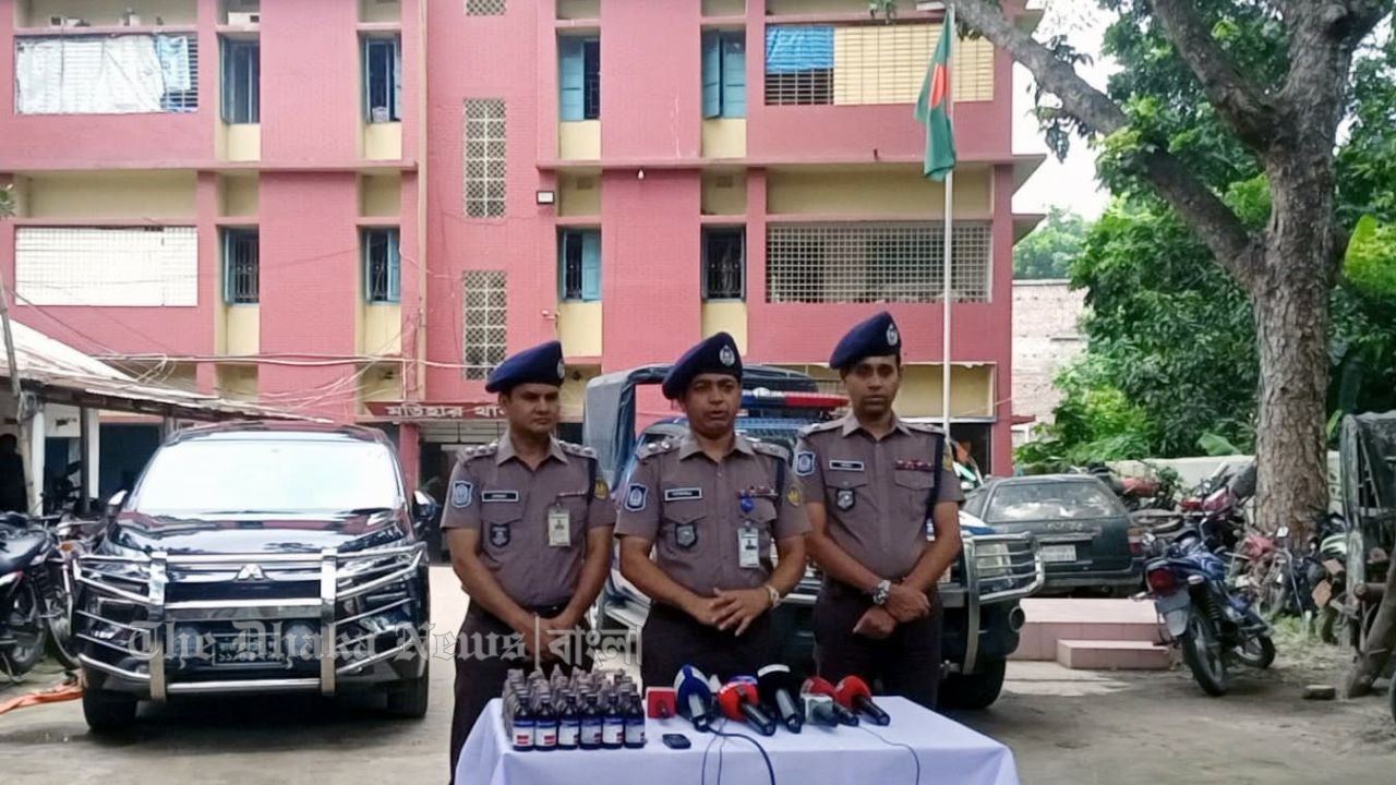 রাজশাহীতে অর্ধশত বোতল এসকাফ ও ইয়াবাসহ ৩ মাদক কারবারী গ্রেফতার
