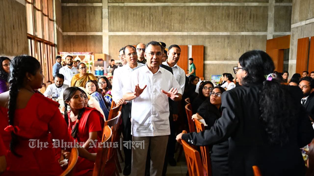 শিক্ষার্থীদের সঙ্গে সংসদ ভবনে প্রধানমন্ত্রী তারেক রহমানের মধ্যাহ্নভোজ
