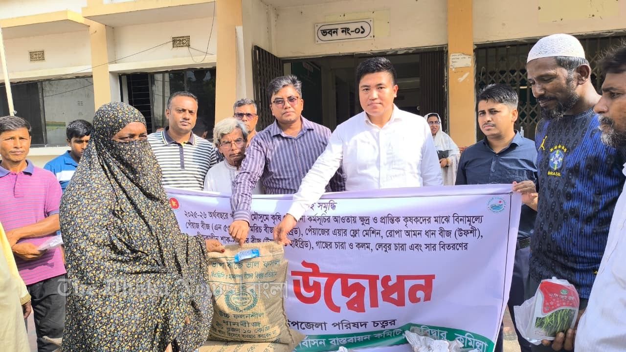 দেবীদ্বারে ৪ হাজার ক্ষুদ্র ও প্রান্তিক কৃষক পেল বিনামূল‍্যে বীজ-সার-কৃষি যন্ত্রপাতি