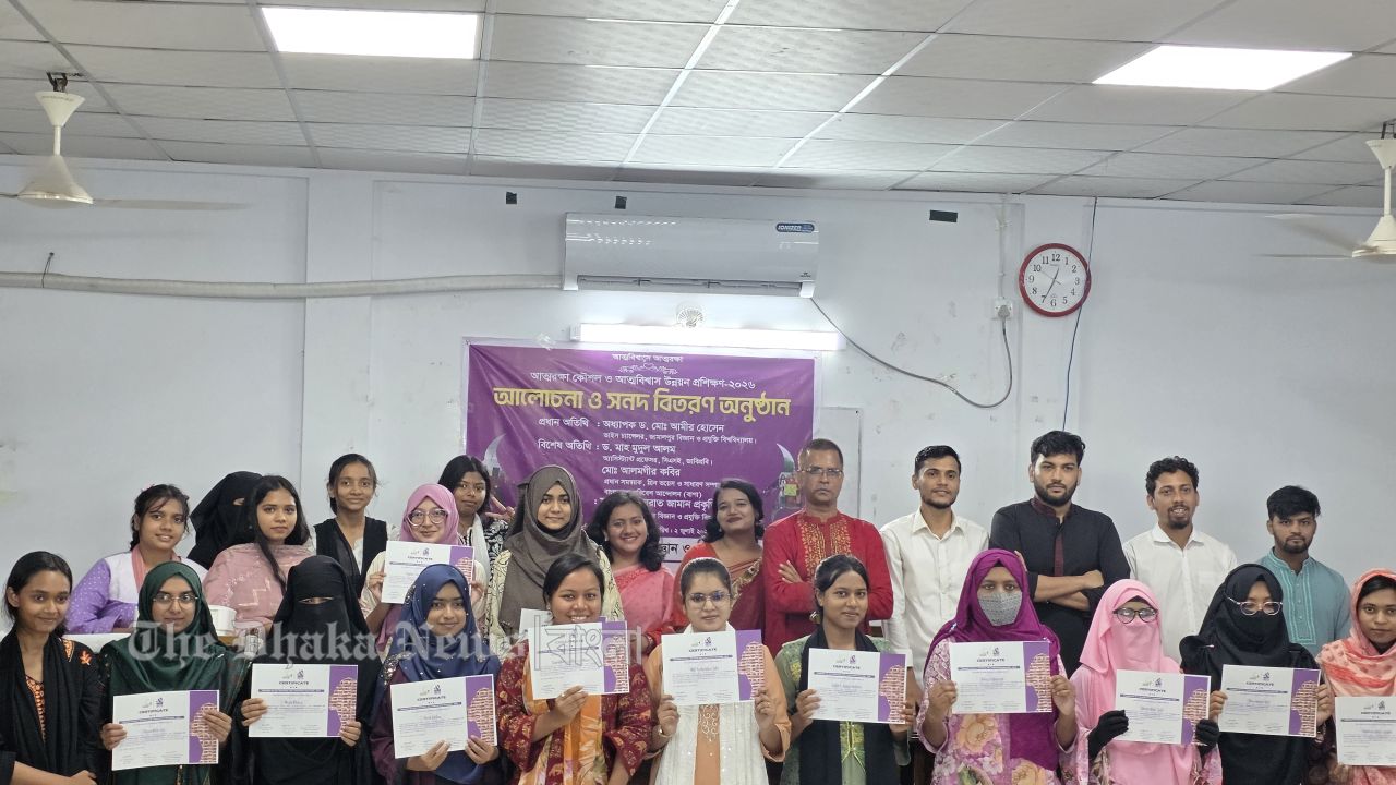 বিআরটিএ’র নির্দেশনা মানছে না কুবির বাস, ঝুঁকিতে শিক্ষক-শিক্ষার্থীরা