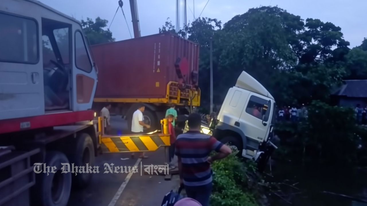 কুমিল্লার চান্দিনায় লরির ধাক্কায় অটোরিকশার চালকসহ নিহত ২, আহত ১