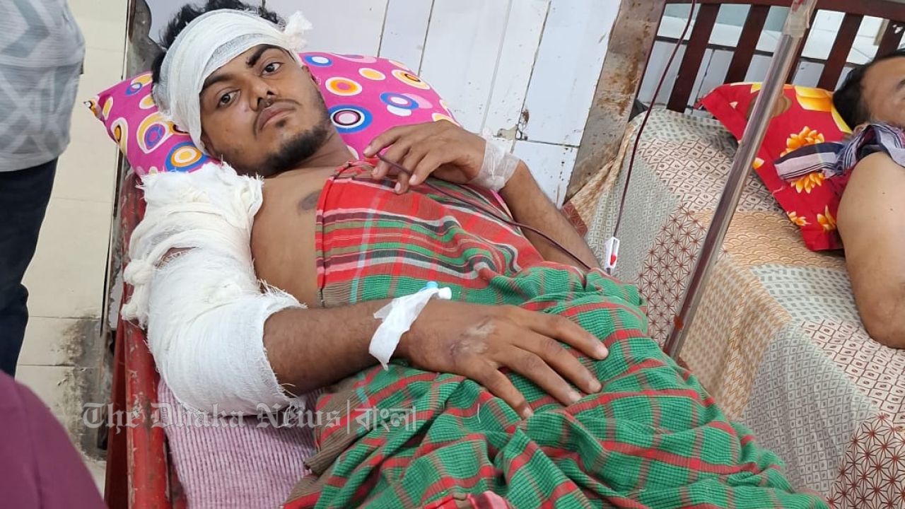 চাঁদপুরে প্রকাশ্যে যুবককে কুপিয়ে হত্যাচেষ্টা