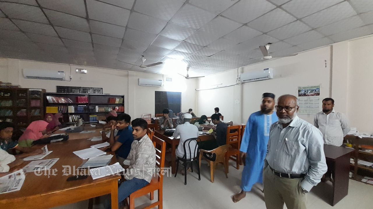 জাবিপ্রবির কেন্দ্রীয় গ্রন্থাগারে এসি স্থাপনে শিক্ষার্থীদের স্বস্তি, বেড়েছে উপস্থিতি 
