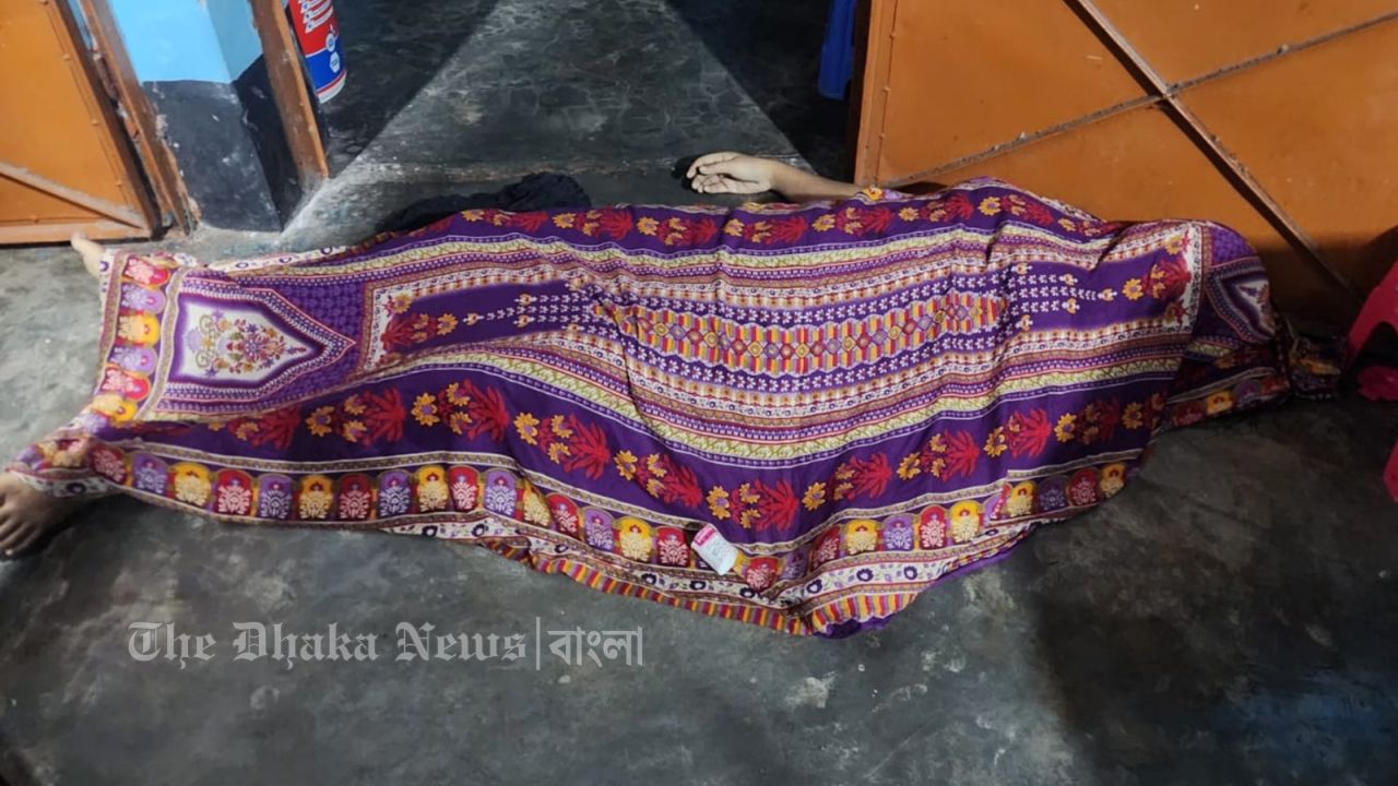  শাহরাস্তিতে গভীর রাতে ডাকাতির ঘটনায় নিহত গৃহবধূ