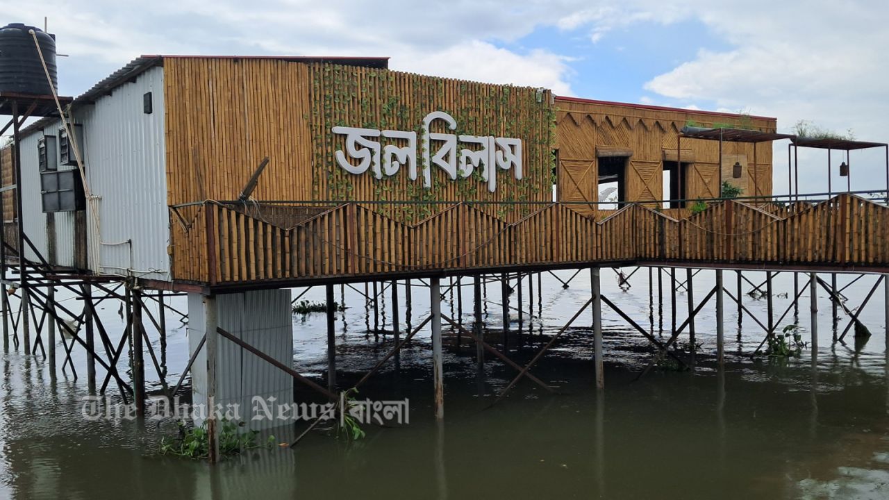 মতলব উত্তরে মেঘনা দখল করে ‘জলবিলাস’