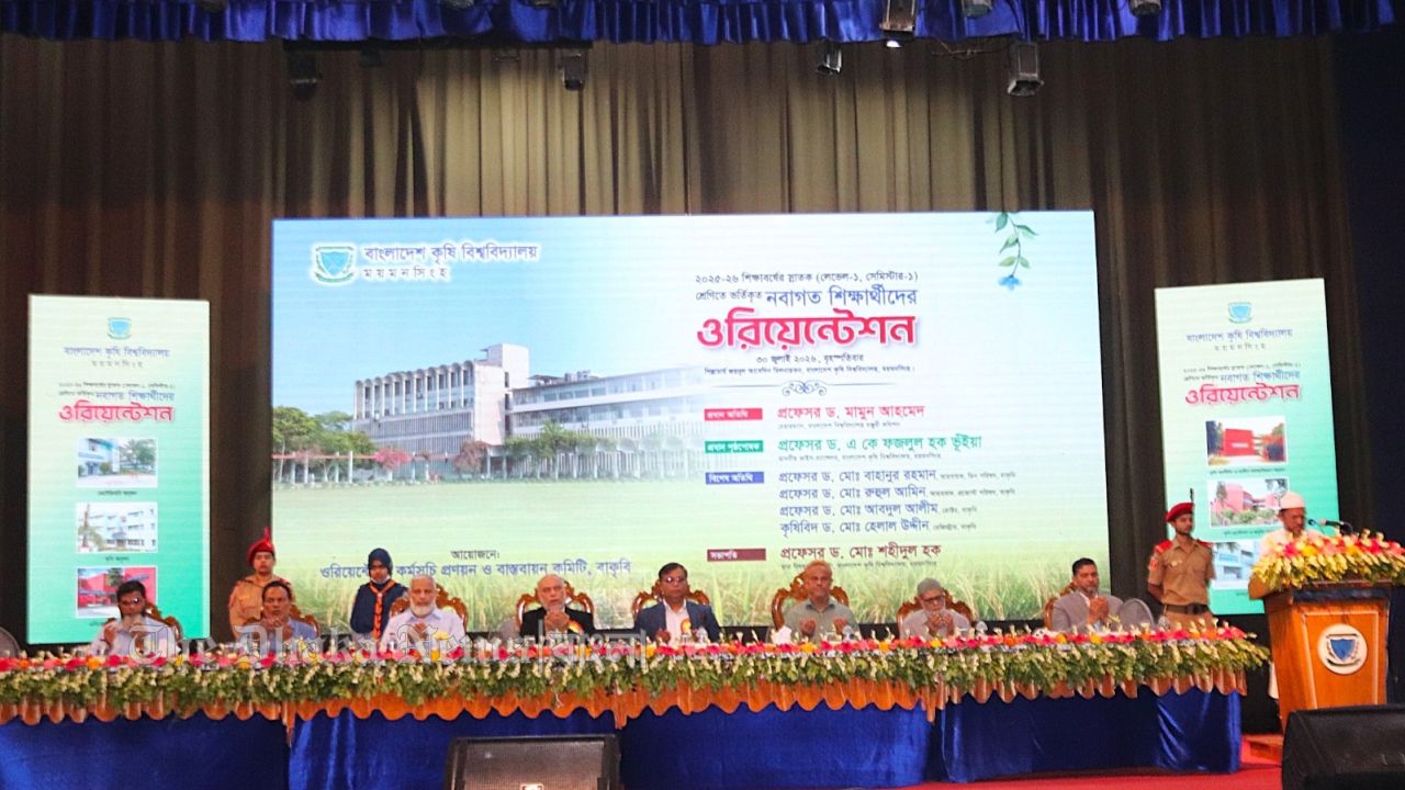প্রশাসকের অধীনে চাঁদপুর পৌরসভা: পরিচ্ছন্নতা ও নাগরিক সেবা প্রশ্নের মুখে