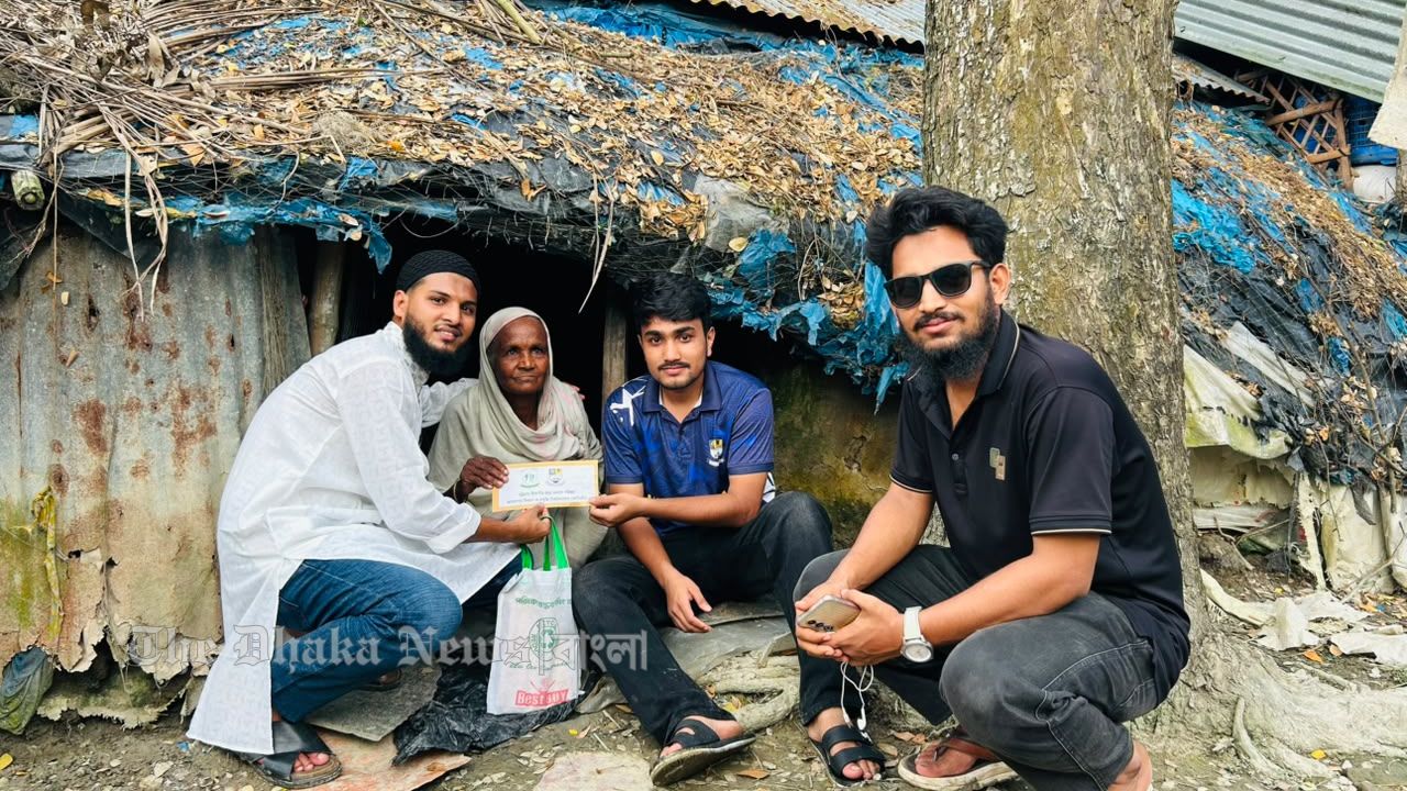 জাবিপ্রবি শিক্ষার্থীদের উদ্যোগে বাঁশখালীর বন্যাদুর্গত ৩৮ পরিবারে আর্থিক সহায়তা