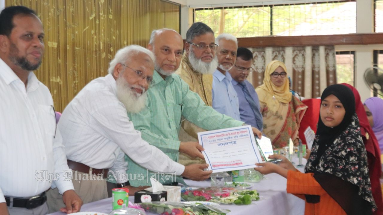 নোয়াখালীতে ডিবি পুলিশের অভিযানে ১২ কেজি গাঁজা উদ্ধার আটক ১