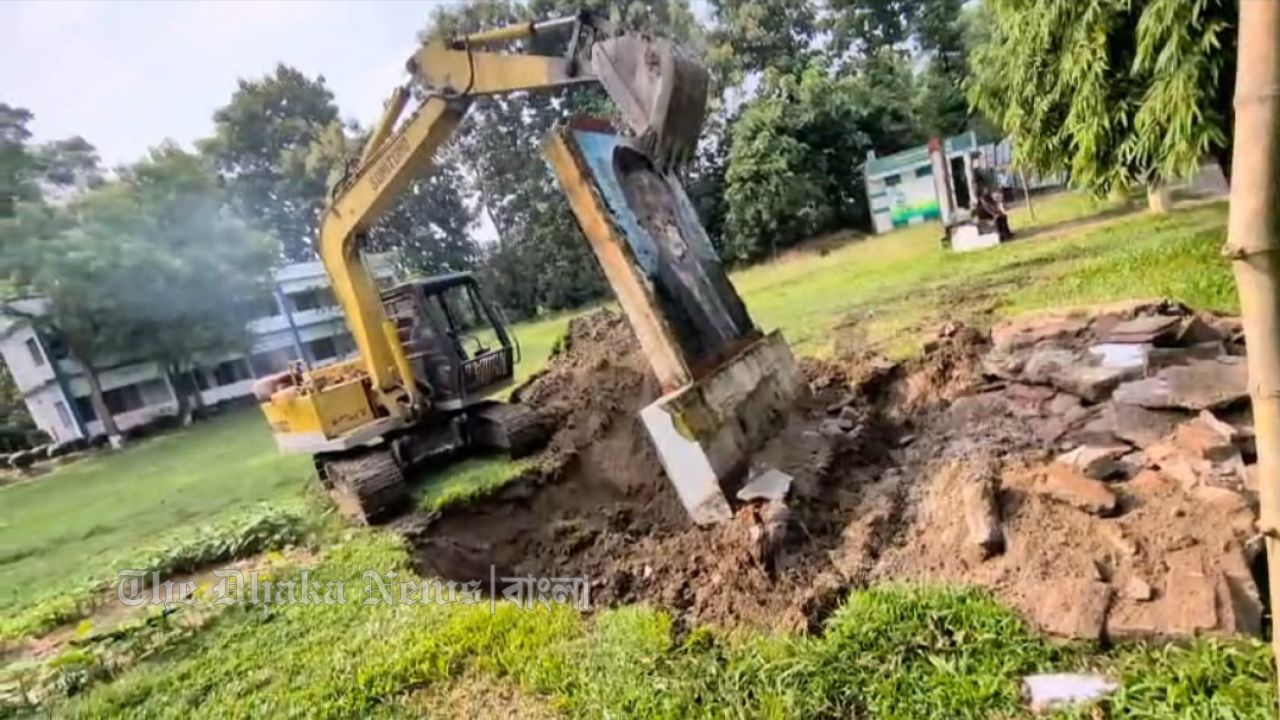 জাবিপ্রবিতে শেখ মুজিবসহ তিন প্রতিকৃতি ভাঙলো ছাত্রদল, লীগ ইস্যুতে বিক্ষোভ