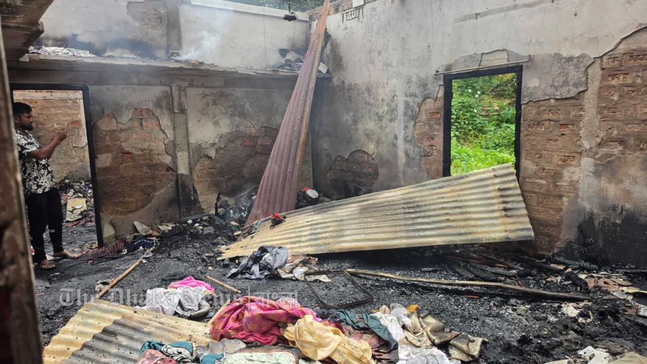 সিলেটের গোলাপগঞ্জে ভয়াবহ অগ্নিকাণ্ড, পুড়ে ছাই পুরো বসতঘর