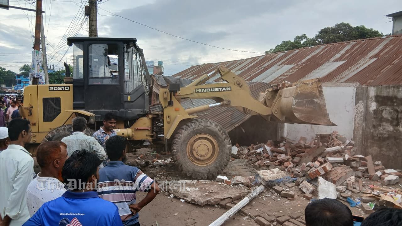 চাঁদপুর-কুমিল্লা মহাসড়কে দু শতাধিক অবৈধ স্থাপনা উচ্ছেদ