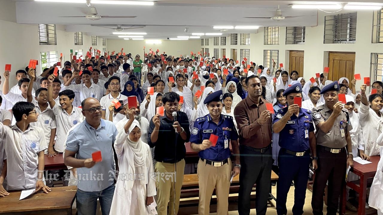 নোয়াখালীতে মাদক ও কিশোর অপরাধকে লাল কার্ড দেখিয়ে শিক্ষার্থীদের শপথ