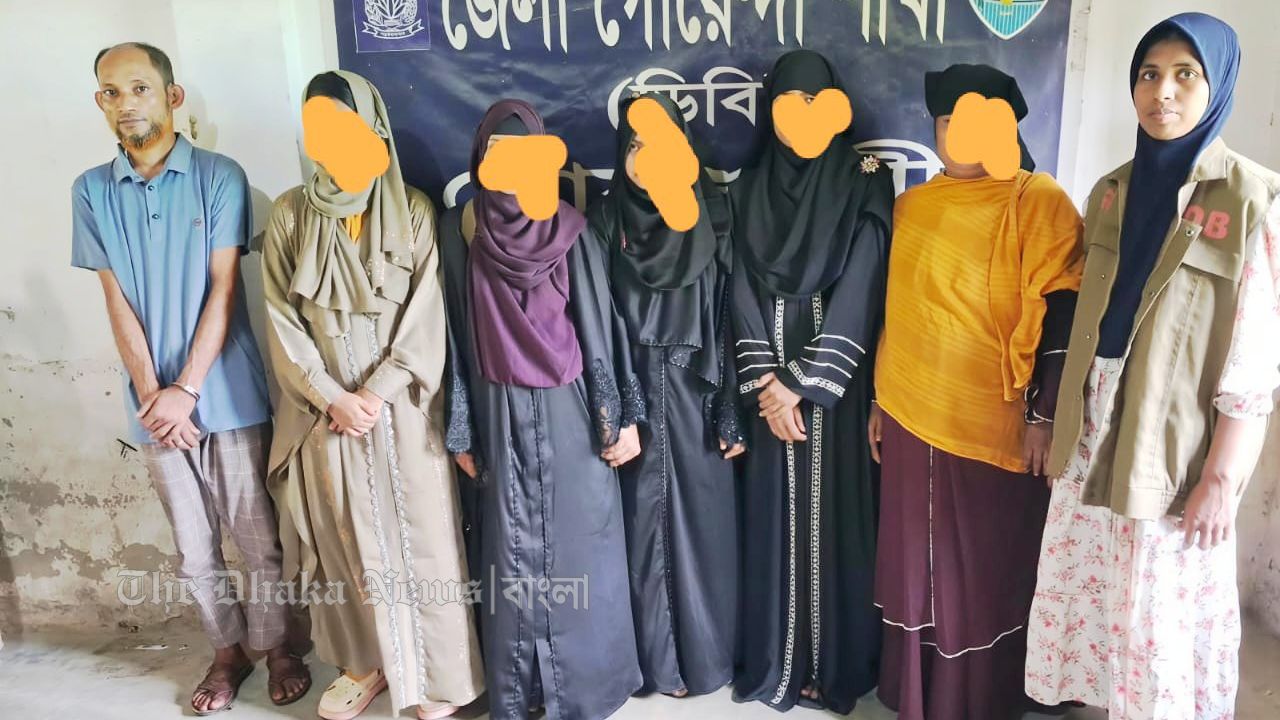 নোয়াখালীতে দুই আবাসিক হোটেল থেকে ১৮ নারী-পুরুষ গ্রেপ্তার