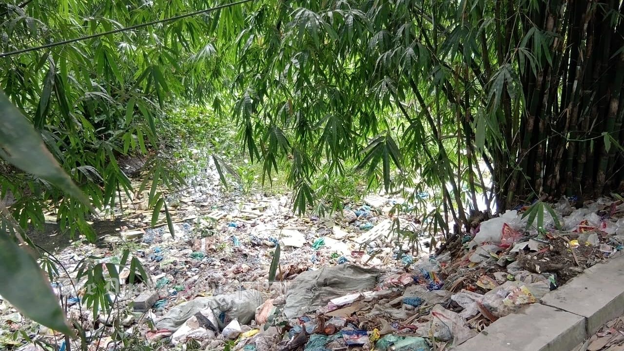 লক্ষ টাকা খরচ করে সচল করা খাল,ফের পরিনত হচ্ছে ময়লার ভাগাড়ে 