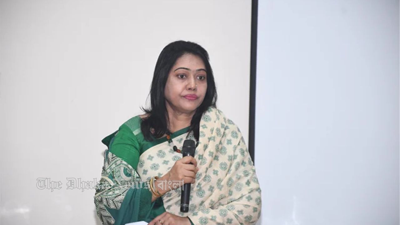 তথ্য সচিবকে নিয়ে বিতর্ক: সমন্বয়হীনতা ও বিগত সরকারের সুবিধাভোগী হওয়ার অভিযোগ