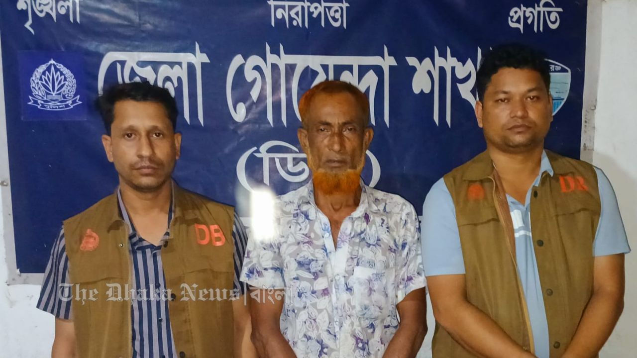 নোয়াখালীতে হত্যাসহ ১১ মামলার আসামি ইয়াবাসহ গ্রেপ্তার