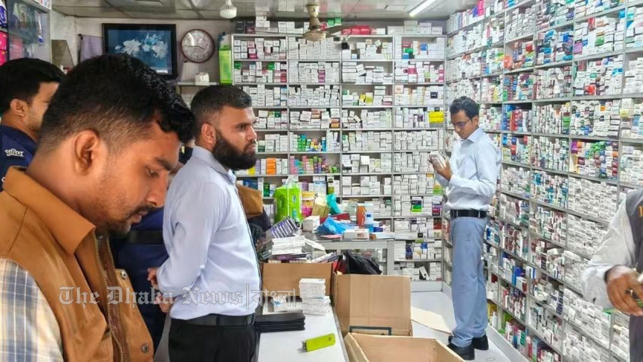 হাইমচরে ফার্মেসিতে অভিযান চালিয়ে ৫৫ হাজার টাকা জরিমানা 