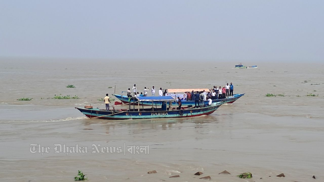 নিষেধাজ্ঞার প্রথম দিনে পদ্মা-মেঘনা ইলিশ অবতরণ কেন্দ্র দুটোই ফাঁকা
