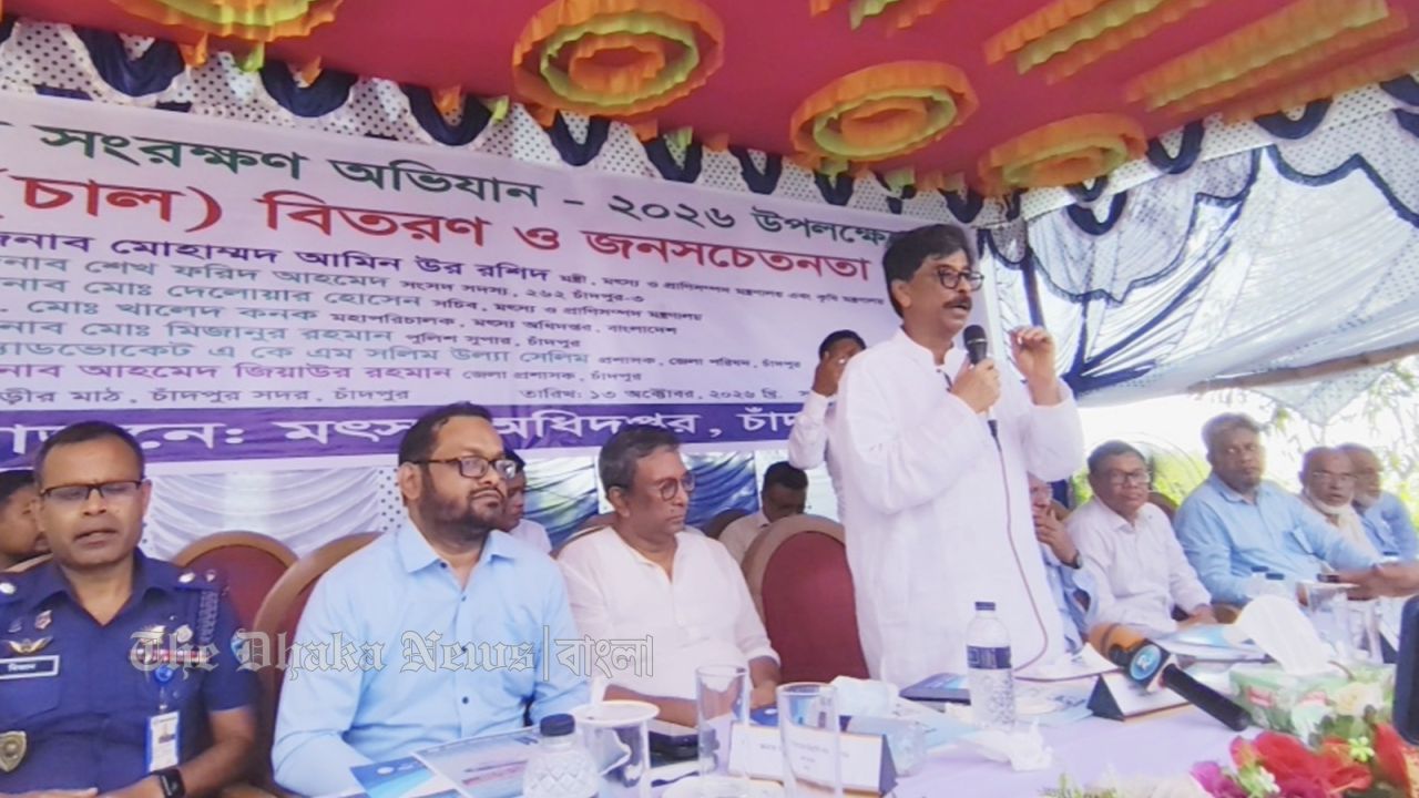 বুকে হাত দিয়ে বলুন, নিষেধাজ্ঞার সময় কোনো ইলিশ ধরব না’ : জেলেদের প্রতি মৎস্যমন্ত্রীর আহ্বান