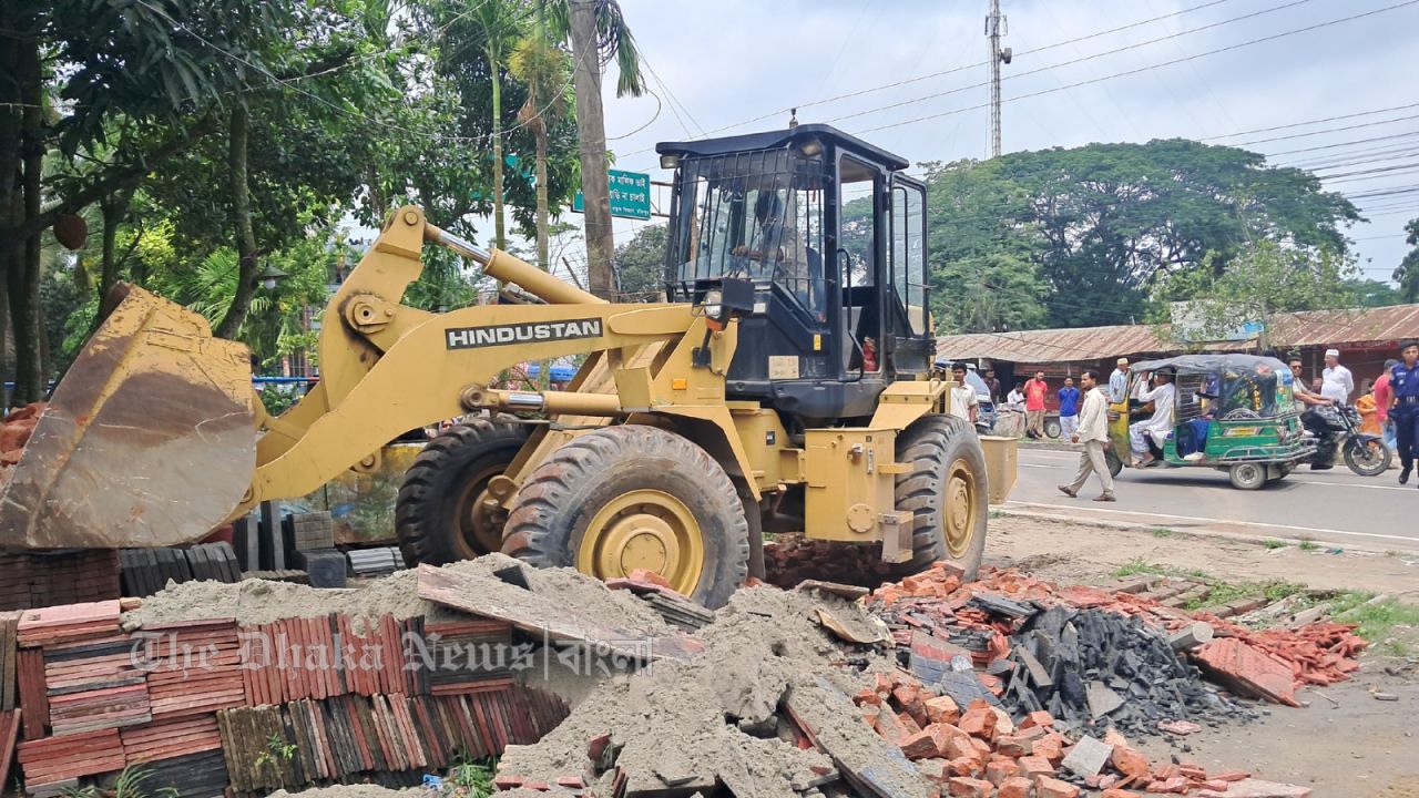 চাঁদপুরে সড়ক-ফুটপাত দখল: দখলদারদের চিহ্নিত করতে আদালতের নির্দেশ