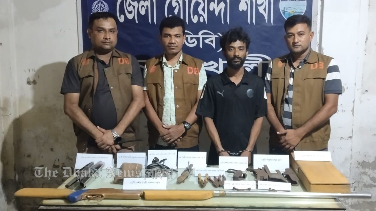নোয়াখালীতে দেশীয় বন্দুকসহ অস্ত্র তৈরির কারিগর গ্রেপ্তার